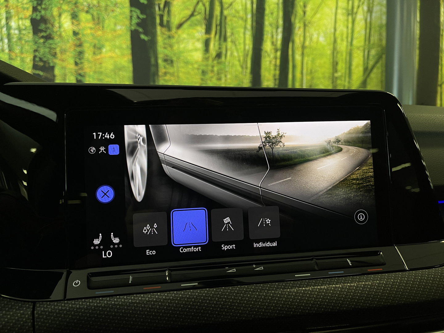 Volkswagen Golf Variant 1.5 eTSI R-Line Business+ | Apple Carplay | IQ Drive | Panorama dak | Adaptive Cruise Control | Rijmodus Regeling | Stoelverwarming |