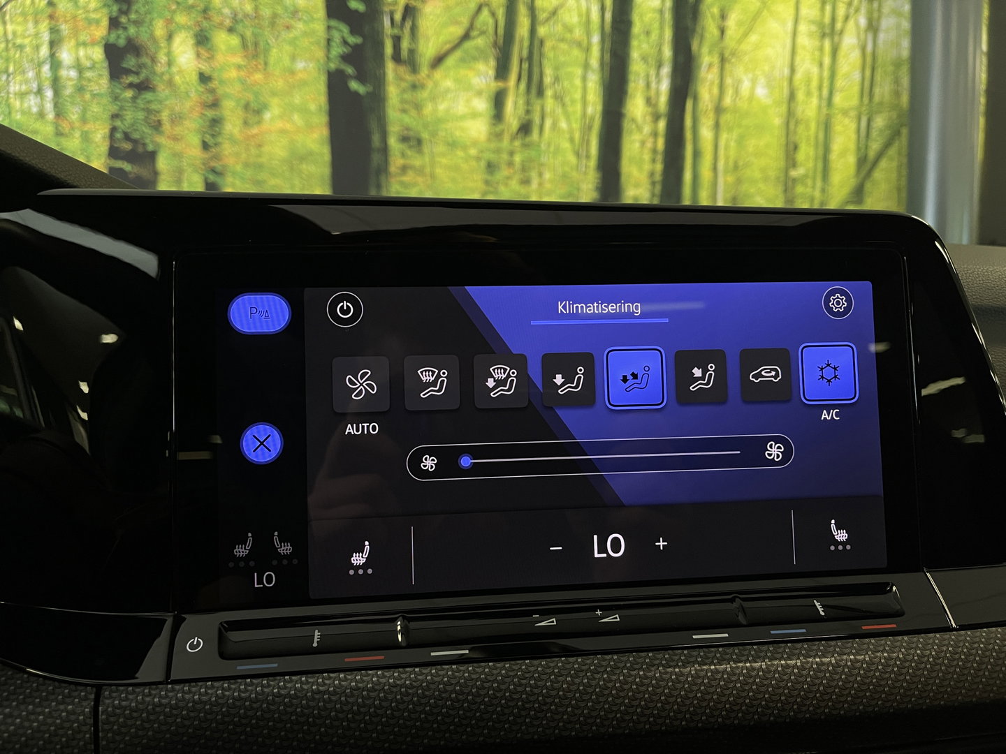 Volkswagen Golf Variant 1.5 eTSI R-Line Business+ | Apple Carplay | IQ Drive | Panorama dak | Adaptive Cruise Control | Rijmodus Regeling | Stoelverwarming |