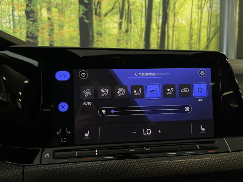 Volkswagen Golf Variant 1.5 eTSI R-Line Business+ | Apple Carplay | IQ Drive | Panorama dak | Adaptive Cruise Control | Rijmodus Regeling | Stoelverwarming |