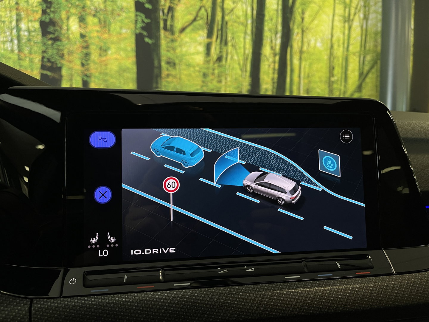 Volkswagen Golf Variant 1.5 eTSI R-Line Business+ | Apple Carplay | IQ Drive | Panorama dak | Adaptive Cruise Control | Rijmodus Regeling | Stoelverwarming |