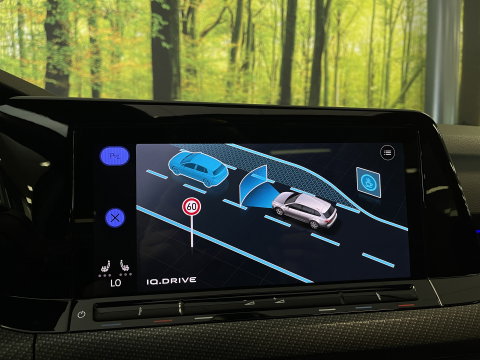 Volkswagen Golf Variant 1.5 eTSI R-Line Business+ | Apple Carplay | IQ Drive | Panorama dak | Adaptive Cruise Control | Rijmodus Regeling | Stoelverwarming |