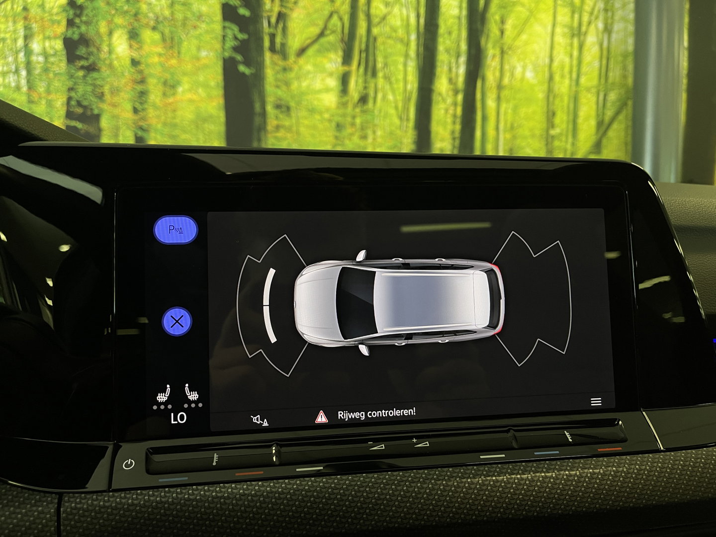 Volkswagen Golf Variant 1.5 eTSI R-Line Business+ | Apple Carplay | IQ Drive | Panorama dak | Adaptive Cruise Control | Rijmodus Regeling | Stoelverwarming |