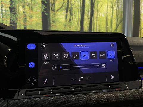 Volkswagen Golf Variant 1.5 eTSI R-Line Business+ | Apple Carplay | IQ Drive | Panorama dak | Adaptive Cruise Control | Rijmodus Regeling | Stoelverwarming |