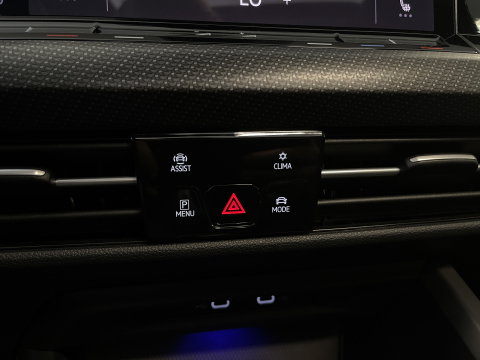 Volkswagen Golf Variant 1.5 eTSI R-Line Business+ | Apple Carplay | IQ Drive | Panorama dak | Adaptive Cruise Control | Rijmodus Regeling | Stoelverwarming |