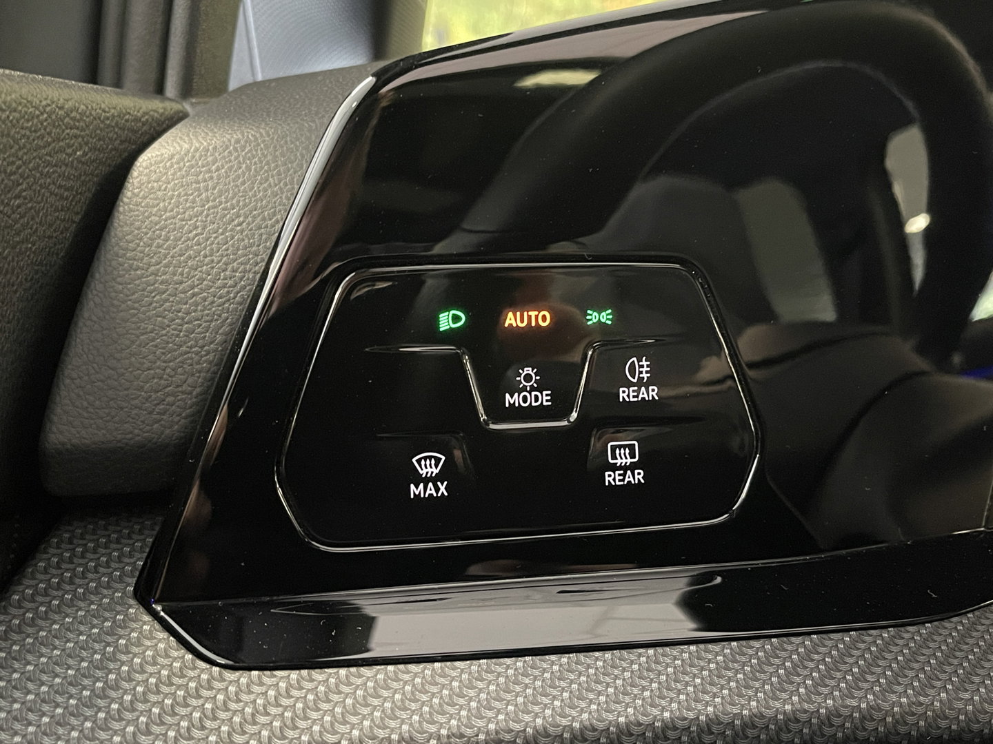 Volkswagen Golf Variant 1.5 eTSI R-Line Business+ | Apple Carplay | IQ Drive | Panorama dak | Adaptive Cruise Control | Rijmodus Regeling | Stoelverwarming |