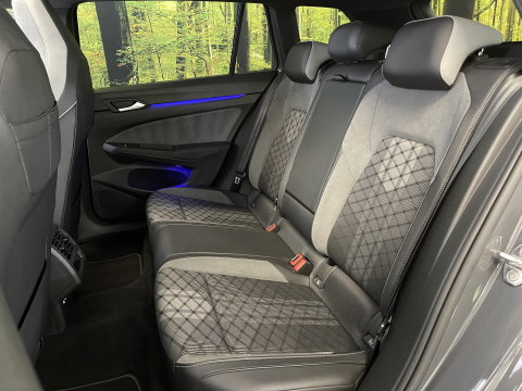 Volkswagen Golf Variant 1.5 eTSI R-Line Business+ | Apple Carplay | IQ Drive | Panorama dak | Adaptive Cruise Control | Rijmodus Regeling | Stoelverwarming |