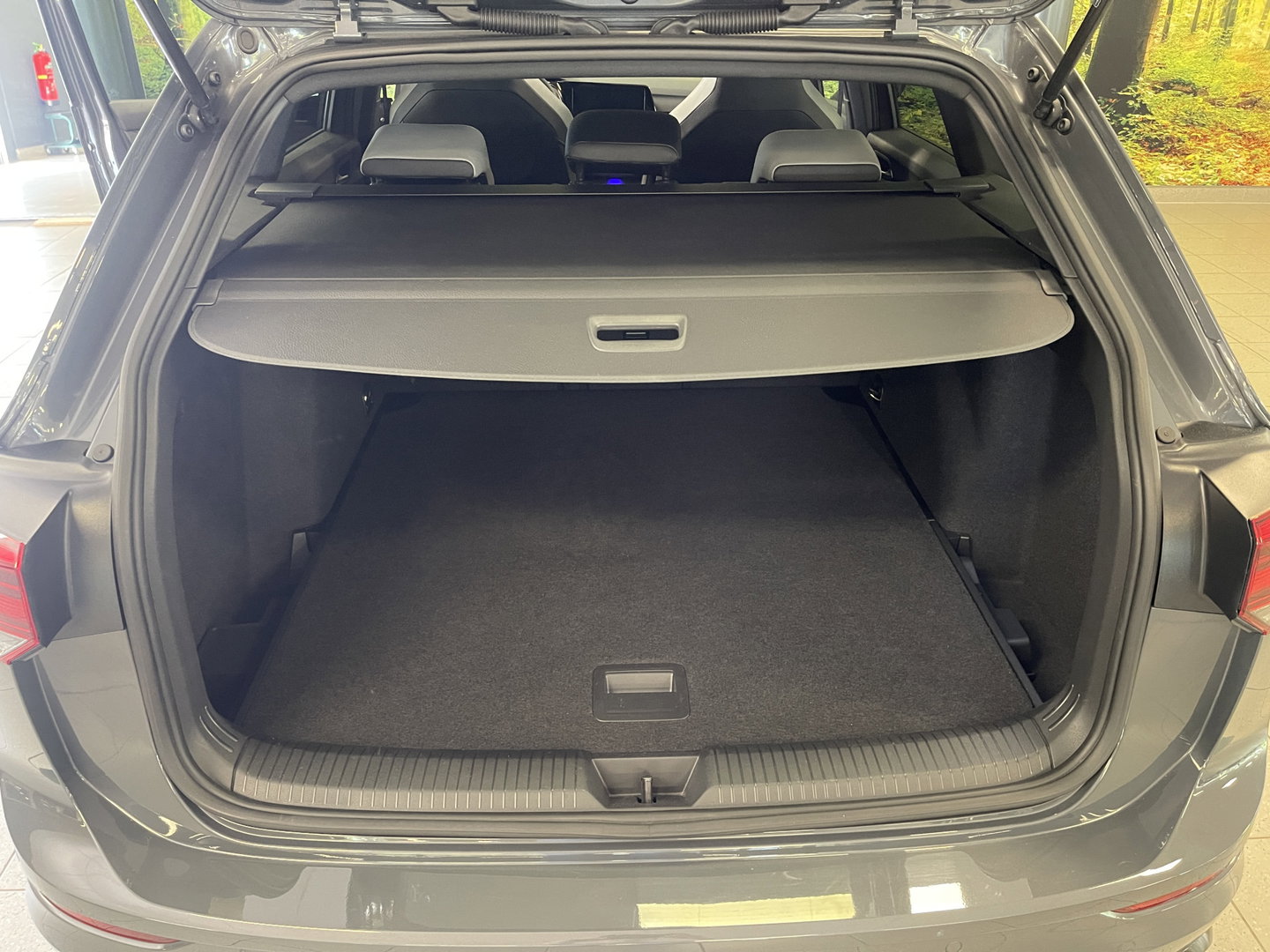 Volkswagen Golf Variant 1.5 eTSI R-Line Business+ | Apple Carplay | IQ Drive | Panorama dak | Adaptive Cruise Control | Rijmodus Regeling | Stoelverwarming |