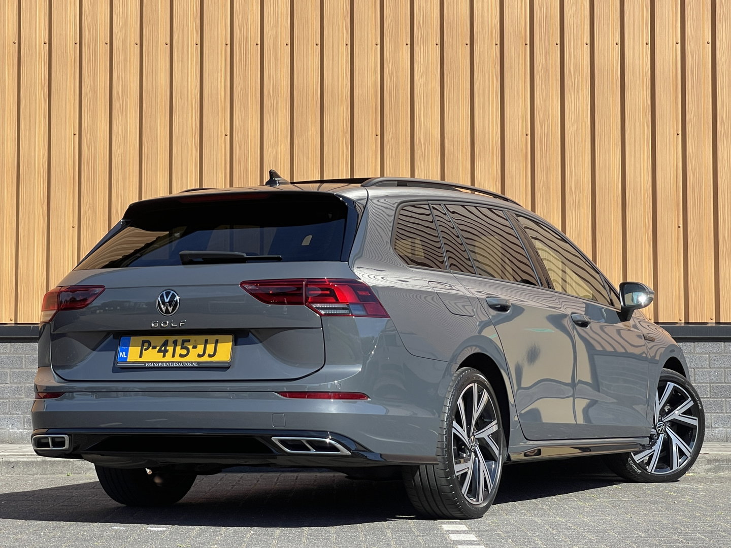 Volkswagen Golf Variant 1.5 eTSI R-Line Business+ | Apple Carplay | IQ Drive | Panorama dak | Adaptive Cruise Control | Rijmodus Regeling | Stoelverwarming |