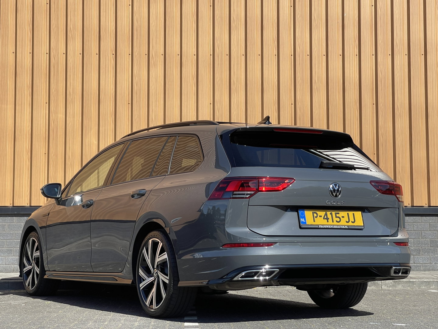 Volkswagen Golf Variant 1.5 eTSI R-Line Business+ | Apple Carplay | IQ Drive | Panorama dak | Adaptive Cruise Control | Rijmodus Regeling | Stoelverwarming |