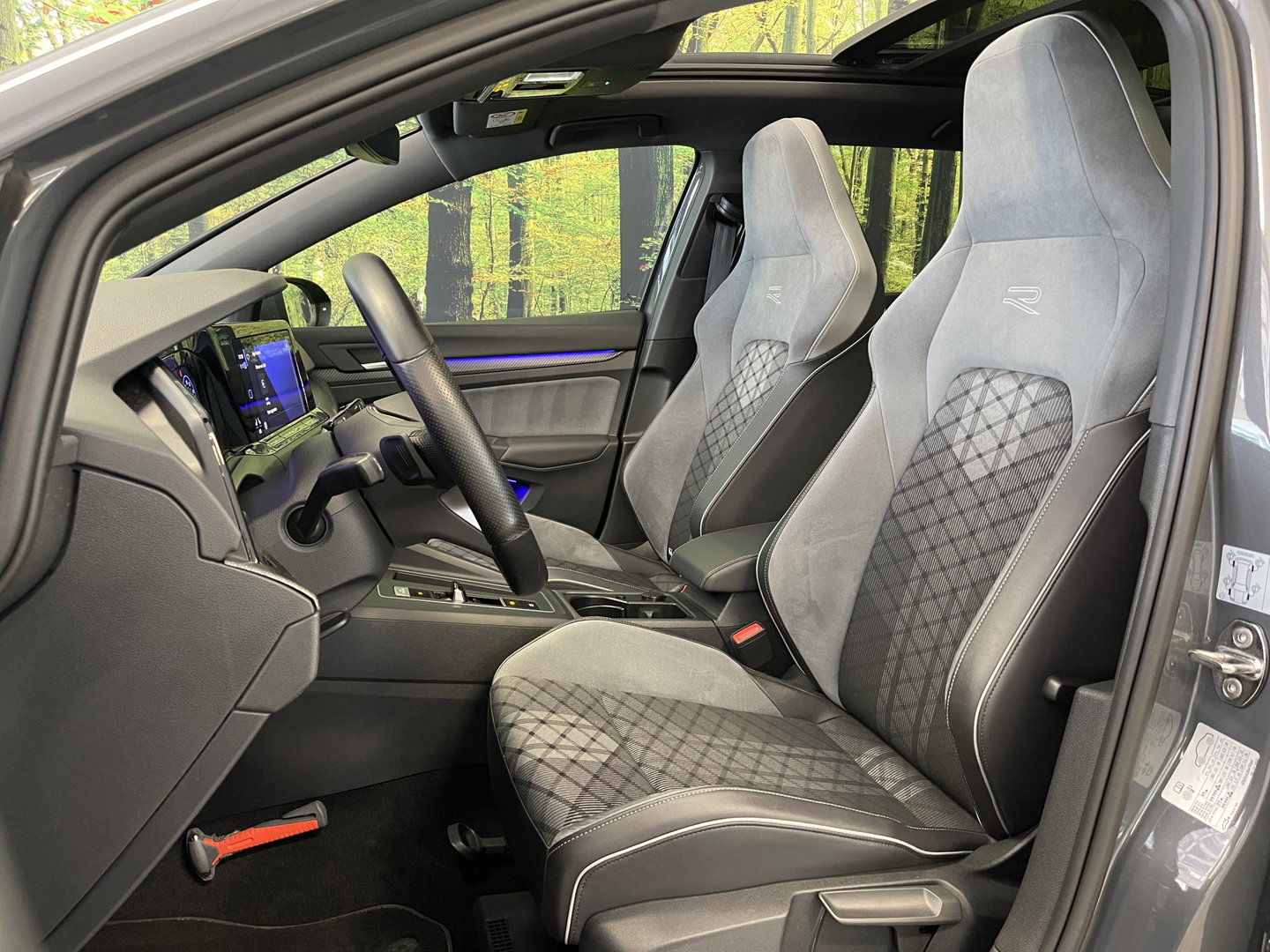 Volkswagen Golf Variant 1.5 eTSI R-Line Business+ | Apple Carplay | IQ Drive | Panorama dak | Adaptive Cruise Control | Rijmodus Regeling | Stoelverwarming |