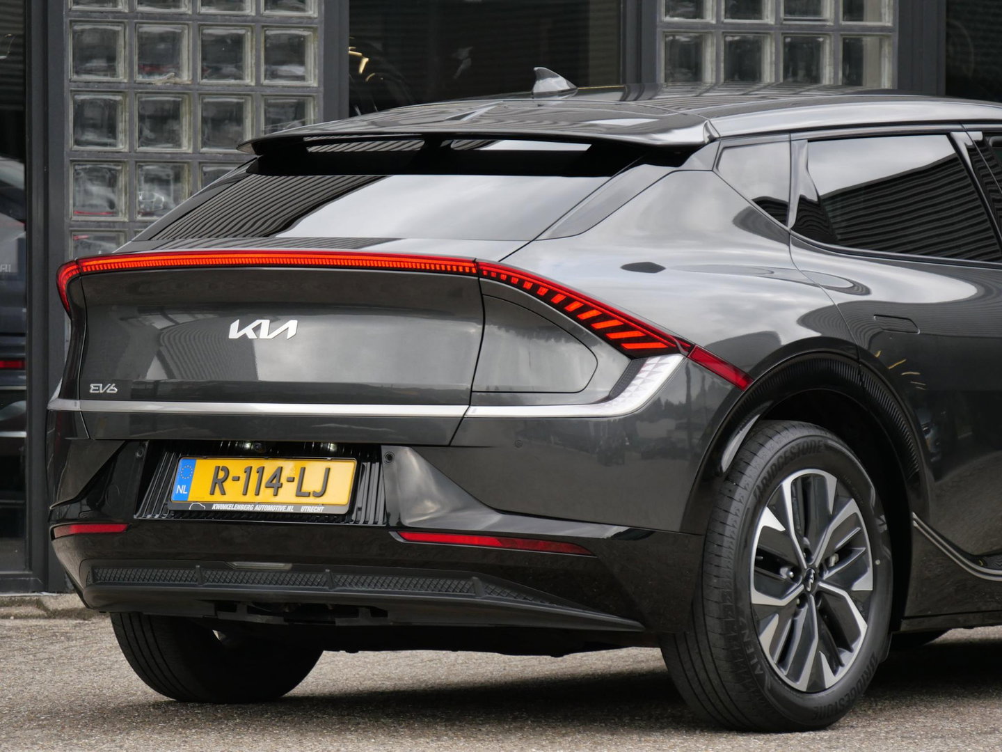 Kia Ev6 PLUS 77.4 kWh/ LEER/ ELEKT. KLEP/ AFN. TREKHAAK/ NL-AUTO 1STE EIGENAAR/ SOH 100%