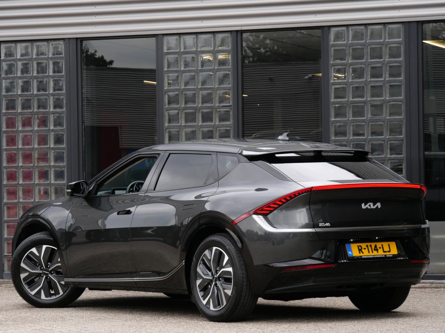 Kia Ev6 PLUS 77.4 kWh/ LEER/ ELEKT. KLEP/ AFN. TREKHAAK/ NL-AUTO 1STE EIGENAAR/ SOH 100%