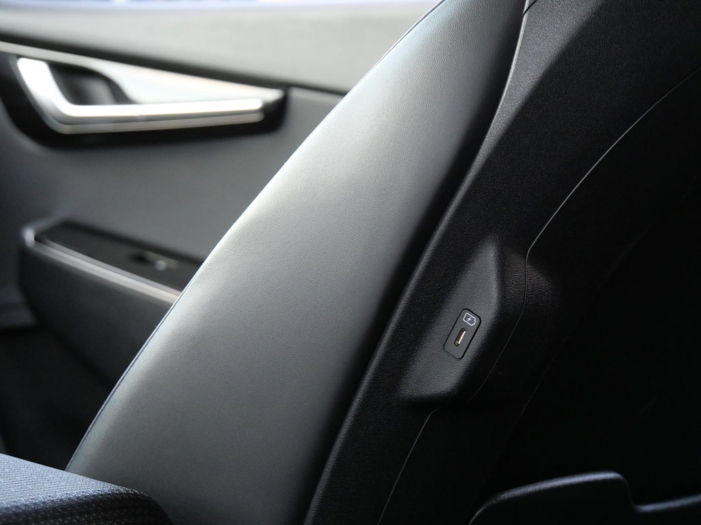 Kia Ev6 PLUS 77.4 kWh/ LEER/ ELEKT. KLEP/ AFN. TREKHAAK/ NL-AUTO 1STE EIGENAAR/ SOH 100%