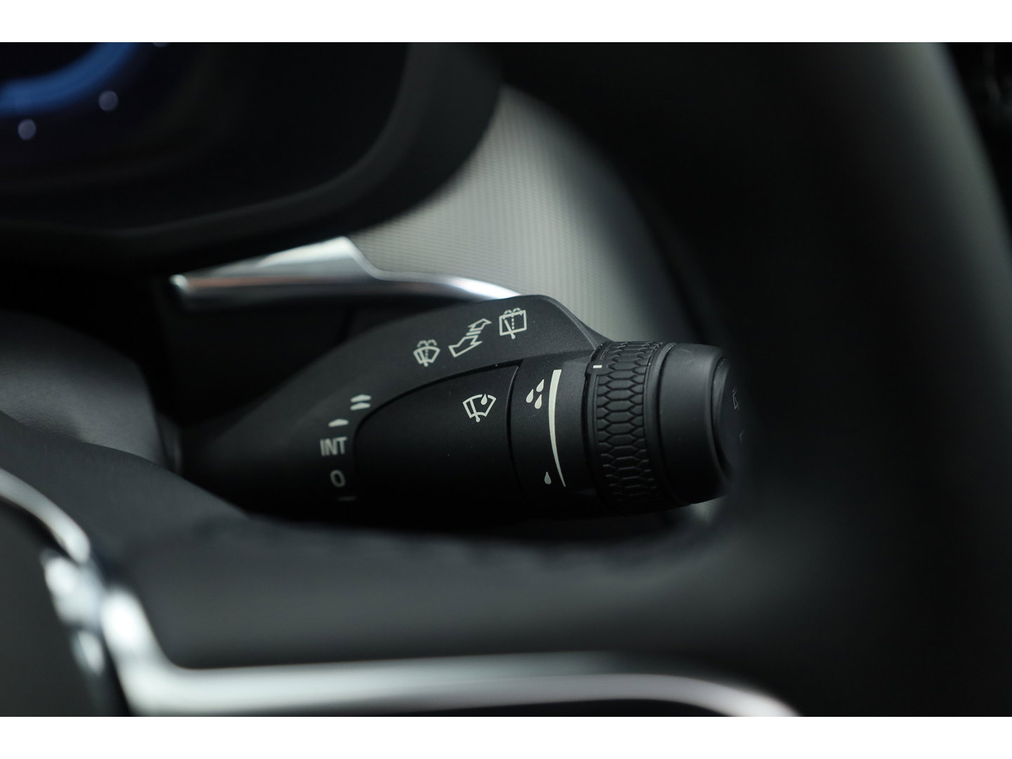 Volvo XC60 2.0 T8 Plug-in hybrid AWD Ultimate Dark | Trekhaak | 360 camera | Head-up | Harman / Kardon 4x Stoel + stuurverwarming |