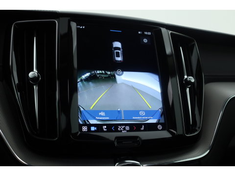 Volvo XC60 2.0 T8 Plug-in hybrid AWD Ultimate Dark | Trekhaak | 360 camera | Head-up | Harman / Kardon 4x Stoel + stuurverwarming |