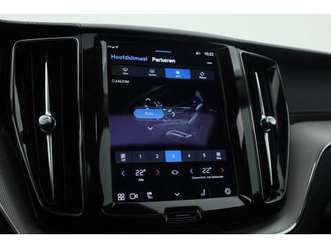 Volvo XC60 2.0 T8 Plug-in hybrid AWD Ultimate Dark | Trekhaak | 360 camera | Head-up | Harman / Kardon 4x Stoel + stuurverwarming |