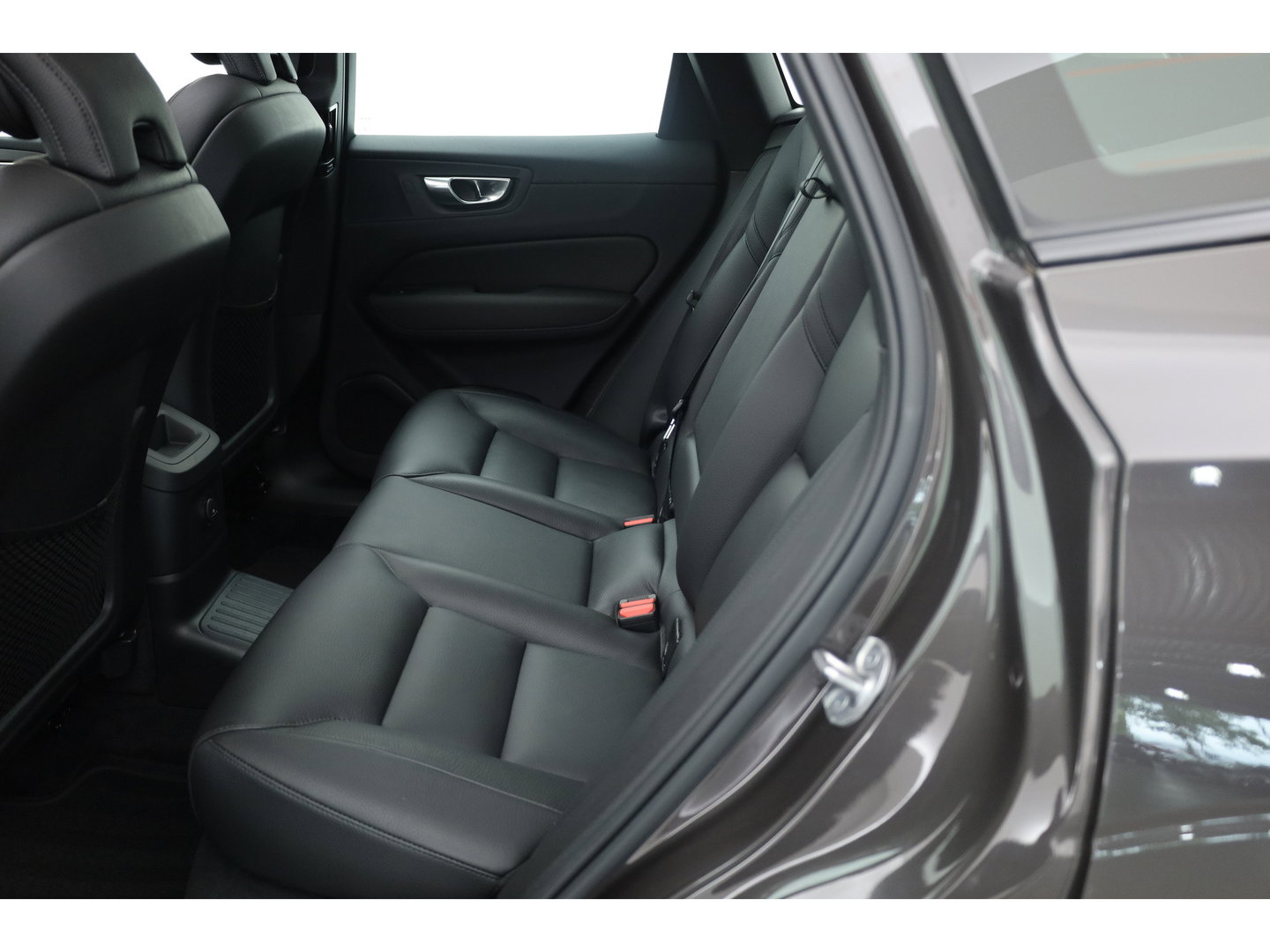 Volvo XC60 2.0 T8 Plug-in hybrid AWD Ultimate Dark | Trekhaak | 360 camera | Head-up | Harman / Kardon 4x Stoel + stuurverwarming |