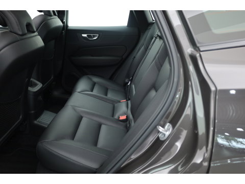 Volvo XC60 2.0 T8 Plug-in hybrid AWD Ultimate Dark | Trekhaak | 360 camera | Head-up | Harman / Kardon 4x Stoel + stuurverwarming |