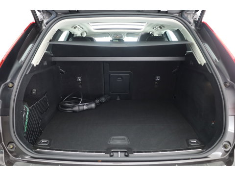 Volvo XC60 2.0 T8 Plug-in hybrid AWD Ultimate Dark | Trekhaak | 360 camera | Head-up | Harman / Kardon 4x Stoel + stuurverwarming |