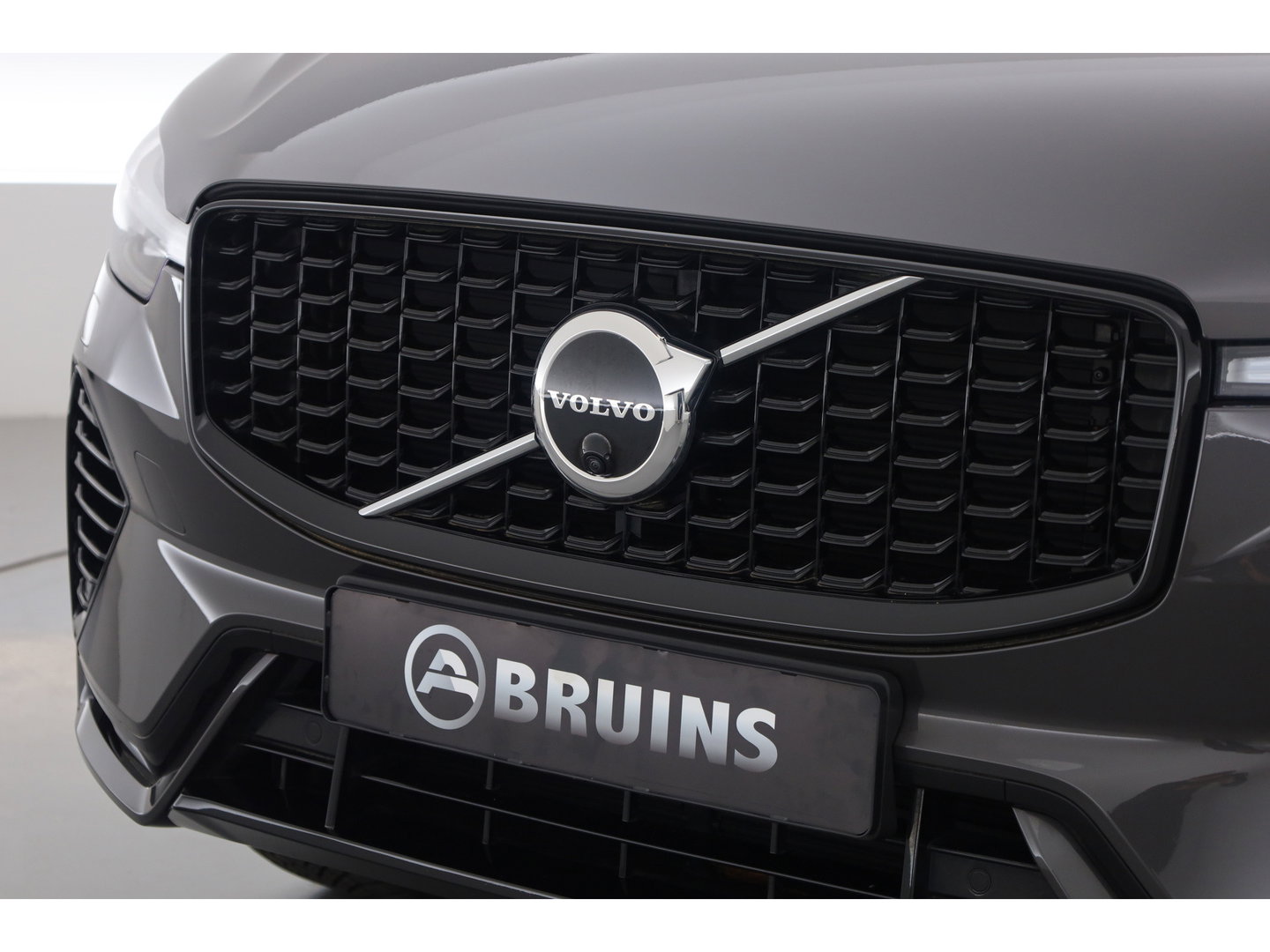 Volvo XC60 2.0 T8 Plug-in hybrid AWD Ultimate Dark | Trekhaak | 360 camera | Head-up | Harman / Kardon 4x Stoel + stuurverwarming |