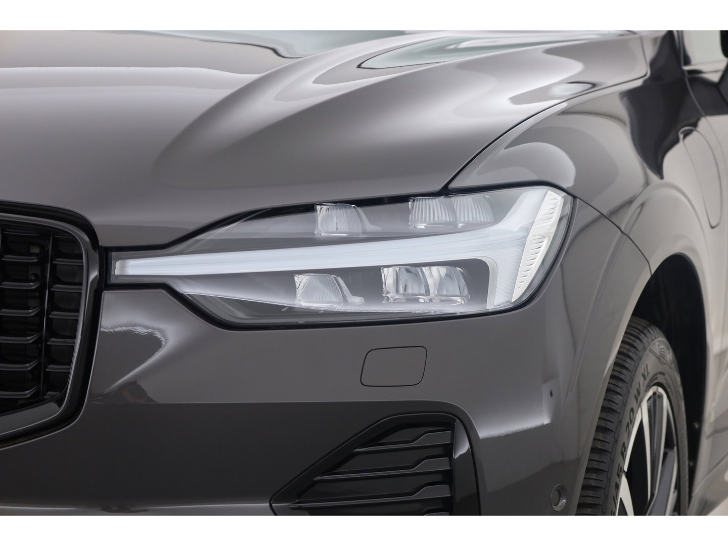 Volvo XC60 2.0 T8 Plug-in hybrid AWD Ultimate Dark | Trekhaak | 360 camera | Head-up | Harman / Kardon 4x Stoel + stuurverwarming |