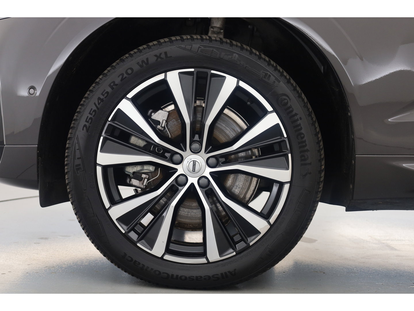 Volvo XC60 2.0 T8 Plug-in hybrid AWD Ultimate Dark | Trekhaak | 360 camera | Head-up | Harman / Kardon 4x Stoel + stuurverwarming |