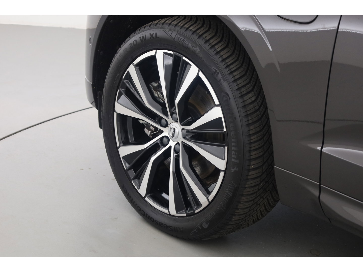 Volvo XC60 2.0 T8 Plug-in hybrid AWD Ultimate Dark | Trekhaak | 360 camera | Head-up | Harman / Kardon 4x Stoel + stuurverwarming |