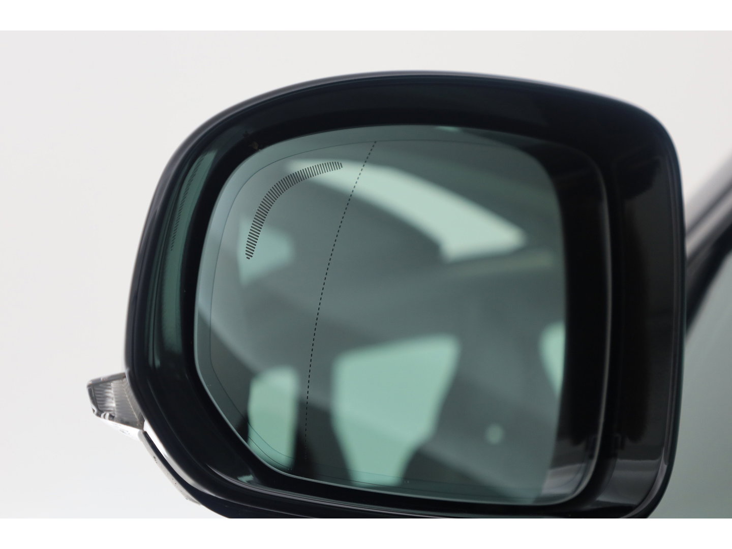 Volvo XC60 2.0 T8 Plug-in hybrid AWD Ultimate Dark | Trekhaak | 360 camera | Head-up | Harman / Kardon 4x Stoel + stuurverwarming |