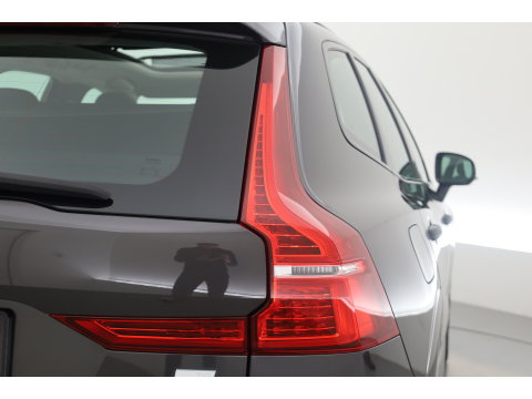 Volvo XC60 2.0 T8 Plug-in hybrid AWD Ultimate Dark | Trekhaak | 360 camera | Head-up | Harman / Kardon 4x Stoel + stuurverwarming |