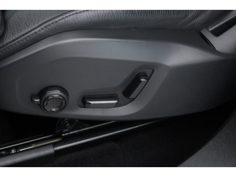 Volvo XC60 2.0 T8 Plug-in hybrid AWD Ultimate Dark | Trekhaak | 360 camera | Head-up | Harman / Kardon 4x Stoel + stuurverwarming |