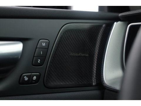 Volvo XC60 2.0 T8 Plug-in hybrid AWD Ultimate Dark | Trekhaak | 360 camera | Head-up | Harman / Kardon 4x Stoel + stuurverwarming |