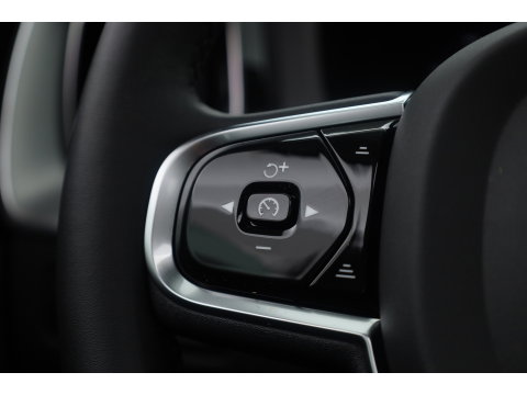 Volvo XC60 2.0 T8 Plug-in hybrid AWD Ultimate Dark | Trekhaak | 360 camera | Head-up | Harman / Kardon 4x Stoel + stuurverwarming |