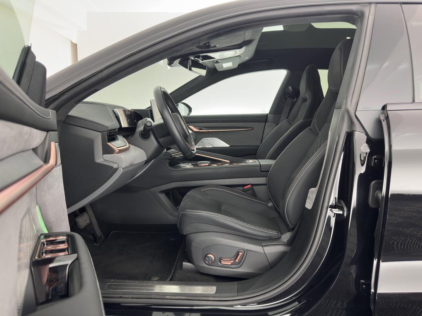 ZEEKR 001 AWD Performance 100 kWh {SoH-96%} [ 3-Fase-22 kW] (INCL-BTW) Aut. *HEATPUMP | PANO | LEATHER-MICROFIBRE | FULL-LED | BLINDSPOT | ADAPTIVE-CRUISE | YAMAHA-SOUND | HEATED-COMFORTSEATS | AMBIENTLIGHT | NAVI-FULLMAP | PRIVACY-GLASS | 22"ALU*