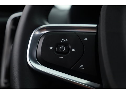 Volvo XC40 Recharge Ultimate 70 kWh | Prijs Rijklaar | Pano-dak | 360 camera | Sport stoelen |