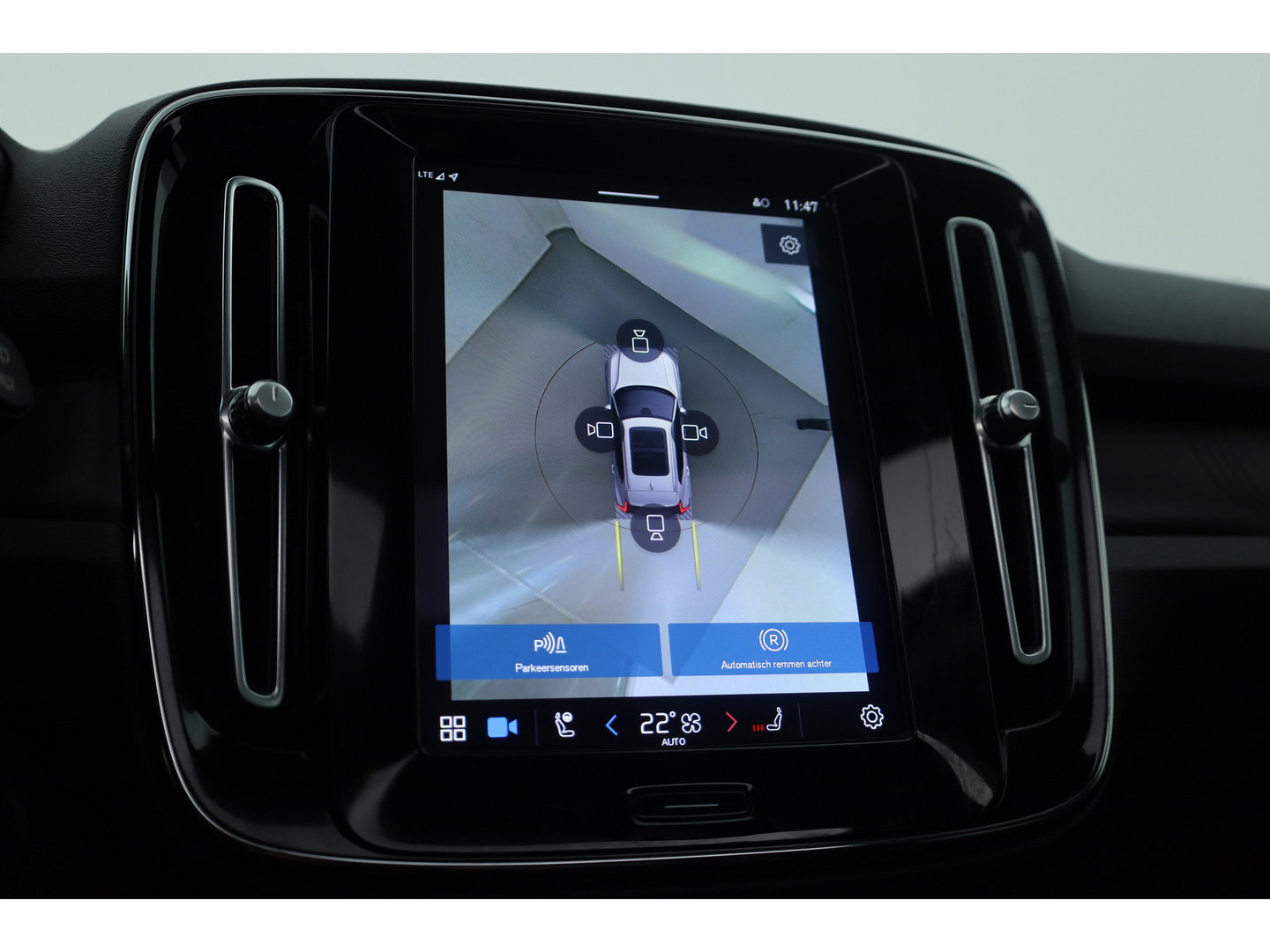 Volvo XC40 Recharge Ultimate 70 kWh | Prijs Rijklaar | Pano-dak | 360 camera | Sport stoelen |
