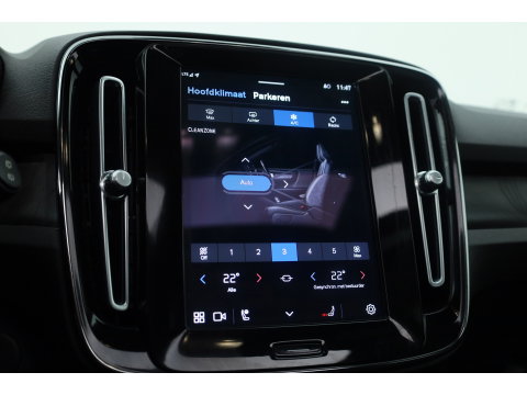 Volvo XC40 Recharge Ultimate 70 kWh | Prijs Rijklaar | Pano-dak | 360 camera | Sport stoelen |