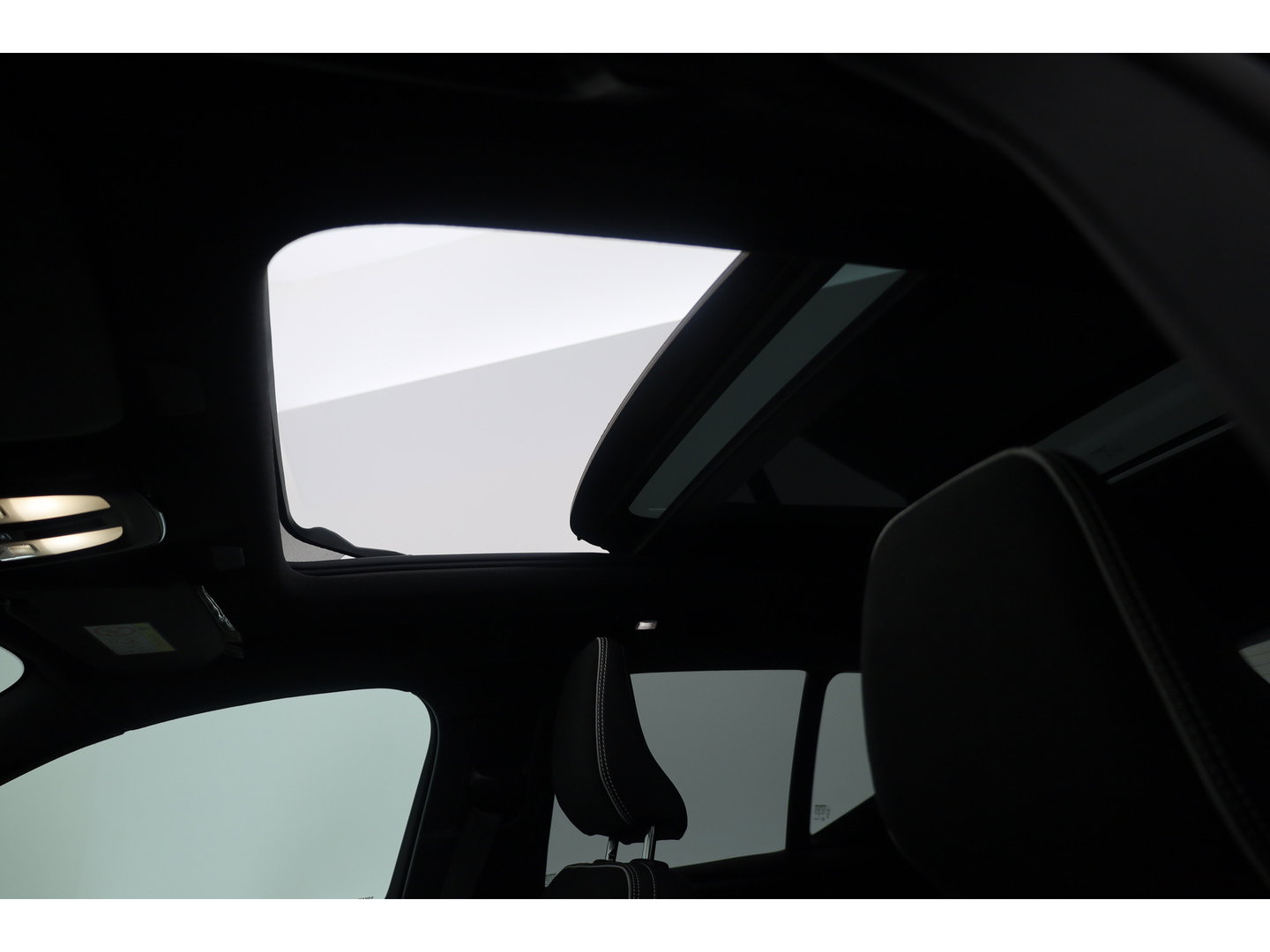 Volvo XC40 Recharge Ultimate 70 kWh | Prijs Rijklaar | Pano-dak | 360 camera | Sport stoelen |
