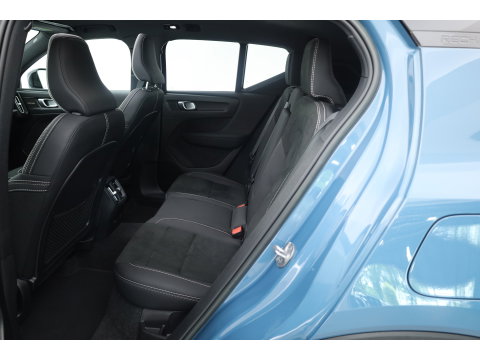 Volvo XC40 Recharge Ultimate 70 kWh | Prijs Rijklaar | Pano-dak | 360 camera | Sport stoelen |