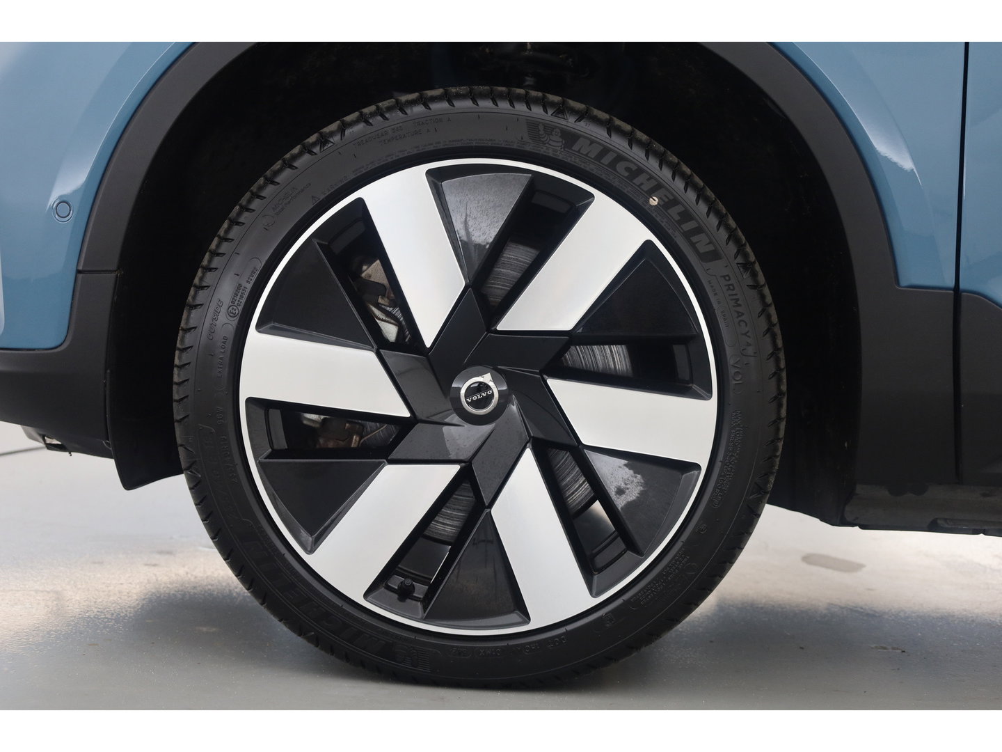 Volvo XC40 Recharge Ultimate 70 kWh | Prijs Rijklaar | Pano-dak | 360 camera | Sport stoelen |