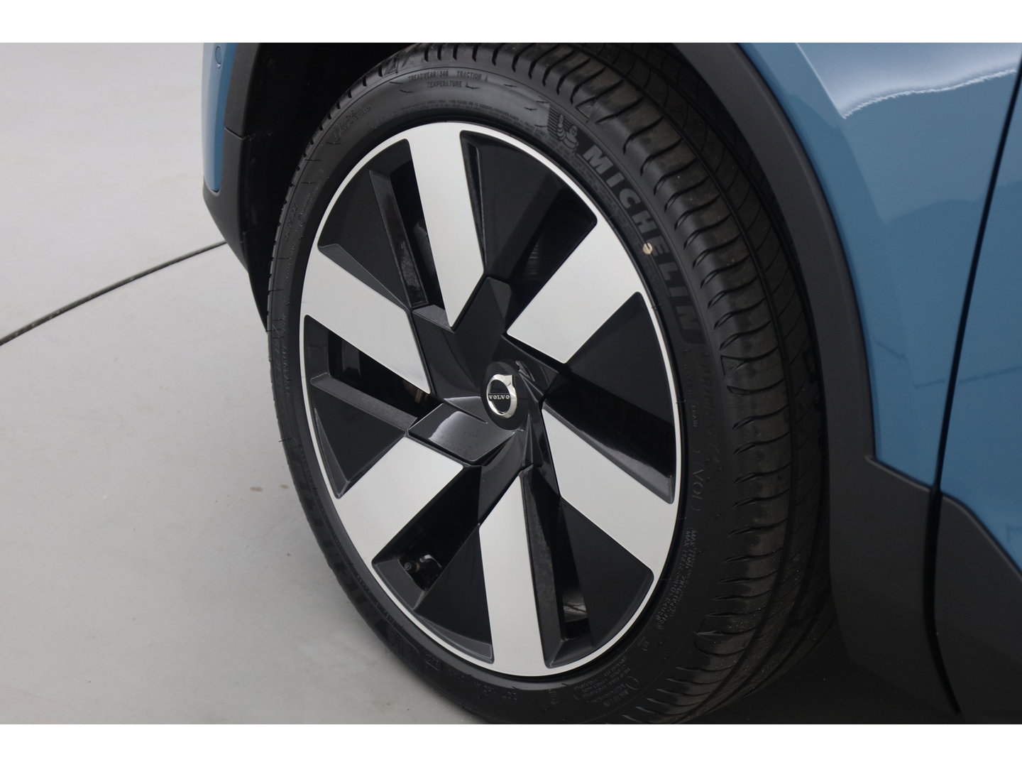 Volvo XC40 Recharge Ultimate 70 kWh | Prijs Rijklaar | Pano-dak | 360 camera | Sport stoelen |