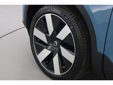 Volvo XC40 Recharge Ultimate 70 kWh | Prijs Rijklaar | Pano-dak | 360 camera | Sport stoelen |
