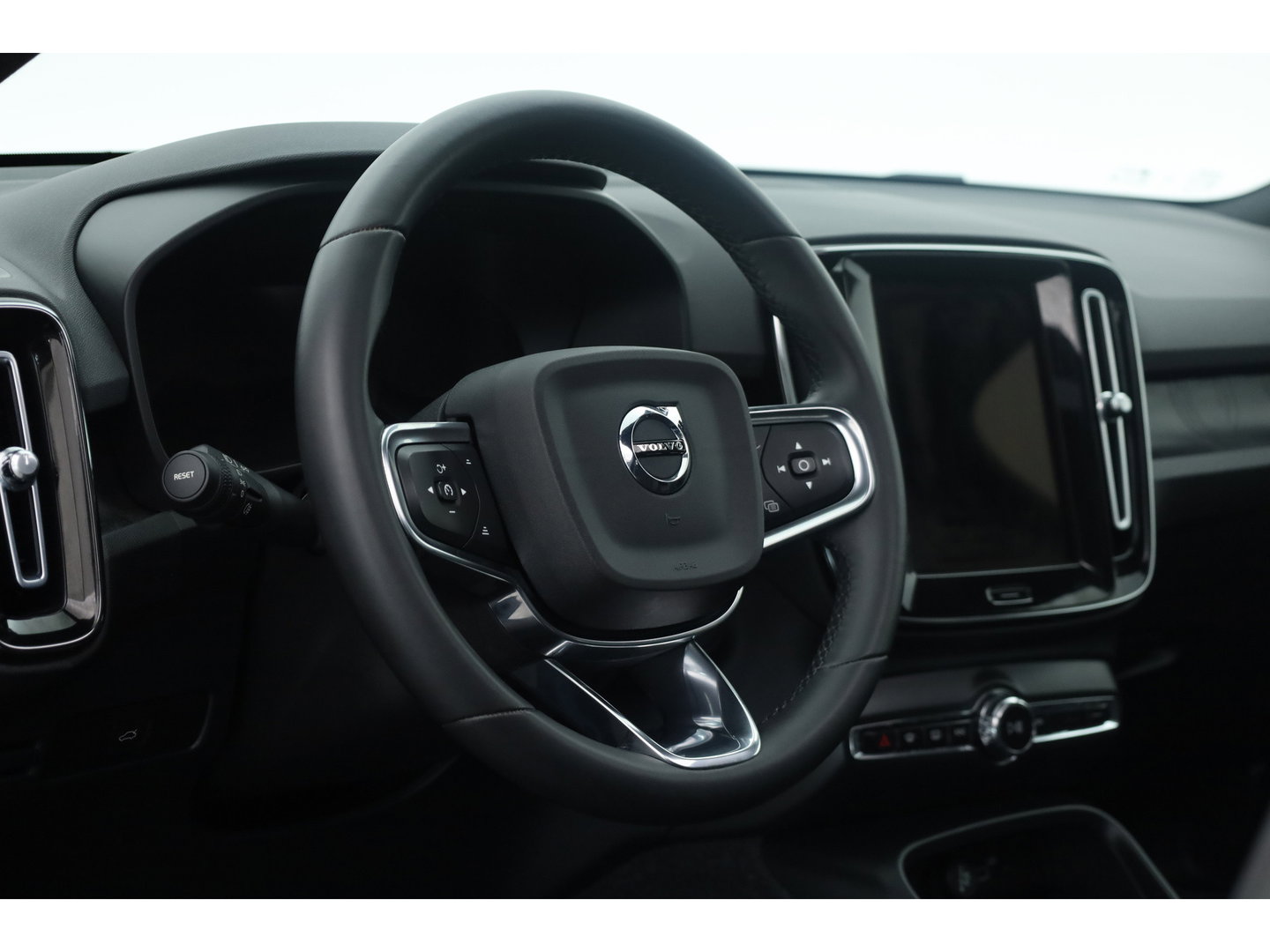 Volvo XC40 Recharge Ultimate 70 kWh | Prijs Rijklaar | Pano-dak | 360 camera | Sport stoelen |