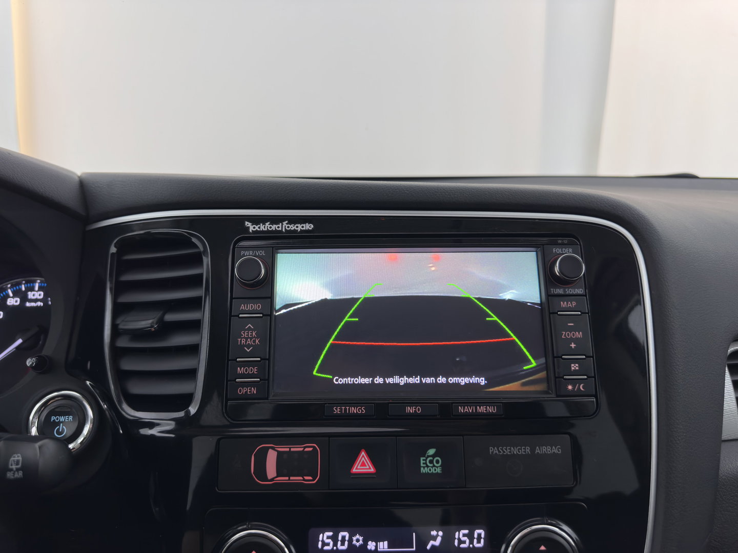 Mitsubishi Outlander 2.0 PHEV Instyle AWD (Plug-In) Aut.* PANO | LEATHER | XENON | NAVI-FULLMAP | KEYLESS | CAMERA | HEATED-CONTOURSEATS | ECC | SHIFTPADDELS | PDC | CRUISE | DAB | PRIVACY-GLASS | ROCKFORD-AUDIO | LANE-ASSIST | TOWBAR | 18"ALU