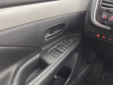 Mitsubishi Outlander 2.0 PHEV Instyle AWD (Plug-In) Aut.* PANO | LEATHER | XENON | NAVI-FULLMAP | KEYLESS | CAMERA | HEATED-CONTOURSEATS | ECC | SHIFTPADDELS | PDC | CRUISE | DAB | PRIVACY-GLASS | ROCKFORD-AUDIO | LANE-ASSIST | TOWBAR | 18"ALU