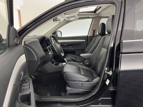 Mitsubishi Outlander 2.0 PHEV Instyle AWD (Plug-In) Aut.* PANO | LEATHER | XENON | NAVI-FULLMAP | KEYLESS | CAMERA | HEATED-CONTOURSEATS | ECC | SHIFTPADDELS | PDC | CRUISE | DAB | PRIVACY-GLASS | ROCKFORD-AUDIO | LANE-ASSIST | TOWBAR | 18"ALU