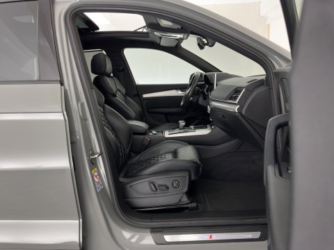 Audi Q5 55 TFSI S-Line Competition Quattro (Plug-In) Aut. *PANO | LEATHER | FULL-LED | HEATED-SPORTSEATS | KEYLESS | CAMERA | NAVI-FULLMAP | PRIVACY-GLASS | DIGI-COCKPIT | CRUISE-ADPAPTIVE | DAB | 21"ALU*