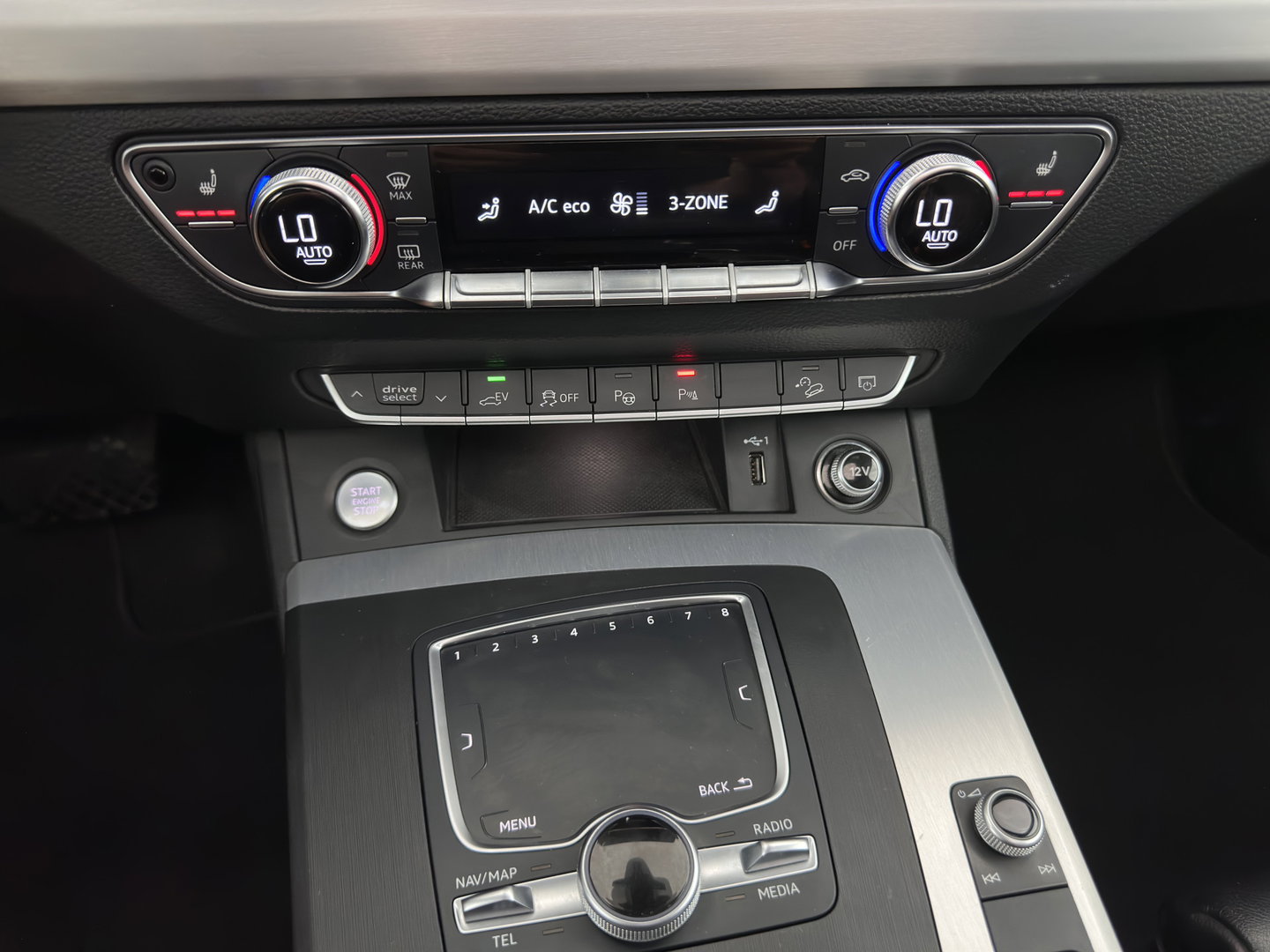Audi Q5 55 TFSI S-Line Competition Quattro (Plug-In) Aut. *PANO | LEATHER | FULL-LED | HEATED-SPORTSEATS | KEYLESS | CAMERA | NAVI-FULLMAP | PRIVACY-GLASS | DIGI-COCKPIT | CRUISE-ADPAPTIVE | DAB | 21"ALU*