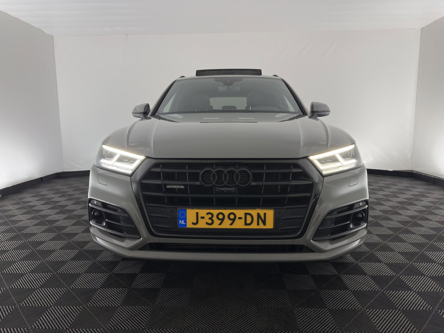 Audi Q5 55 TFSI S-Line Competition Quattro (Plug-In) Aut. *PANO | LEATHER | FULL-LED | HEATED-SPORTSEATS | KEYLESS | CAMERA | NAVI-FULLMAP | PRIVACY-GLASS | DIGI-COCKPIT | CRUISE-ADPAPTIVE | DAB | 21"ALU*