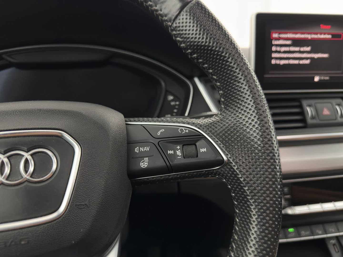 Audi Q5 55 TFSI S-Line Competition Quattro (Plug-In) Aut. *PANO | LEATHER | FULL-LED | HEATED-SPORTSEATS | KEYLESS | CAMERA | NAVI-FULLMAP | PRIVACY-GLASS | DIGI-COCKPIT | CRUISE-ADPAPTIVE | DAB | 21"ALU*