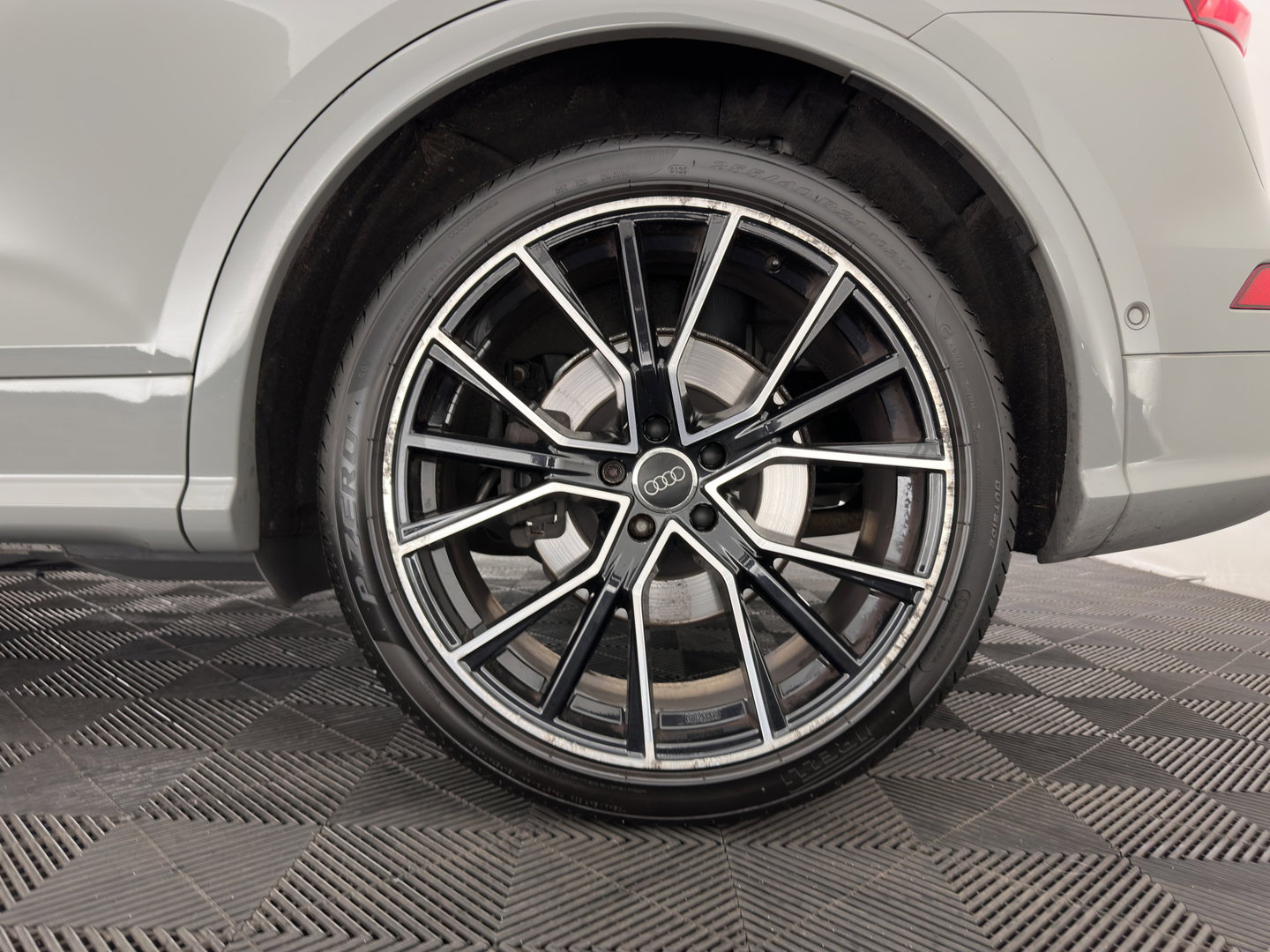 Audi Q5 55 TFSI S-Line Competition Quattro (Plug-In) Aut. *PANO | LEATHER | FULL-LED | HEATED-SPORTSEATS | KEYLESS | CAMERA | NAVI-FULLMAP | PRIVACY-GLASS | DIGI-COCKPIT | CRUISE-ADPAPTIVE | DAB | 21"ALU*